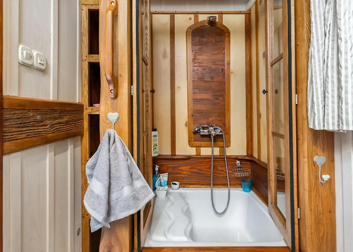 2 Bedroom Amazing In Casa de Férias